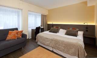Отель Holiday Club Caribia Турку Улучшенный номер с кроватью размера «king-size» и ванной - Без доступа в спа-центр-2
